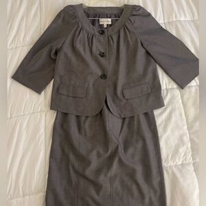 EUC Jones of New York Suit Charcoal Grey Skirt & Cropped Jacket Set, Skirt Suit